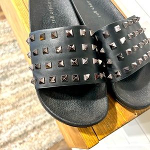 Madden Girl slides by Steve Madden